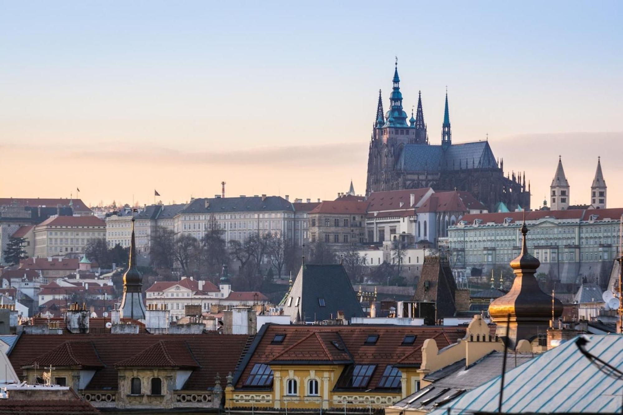 Roy 2 Bdr Apartment With Prague Castle View, Parking & Ac Buitenkant foto