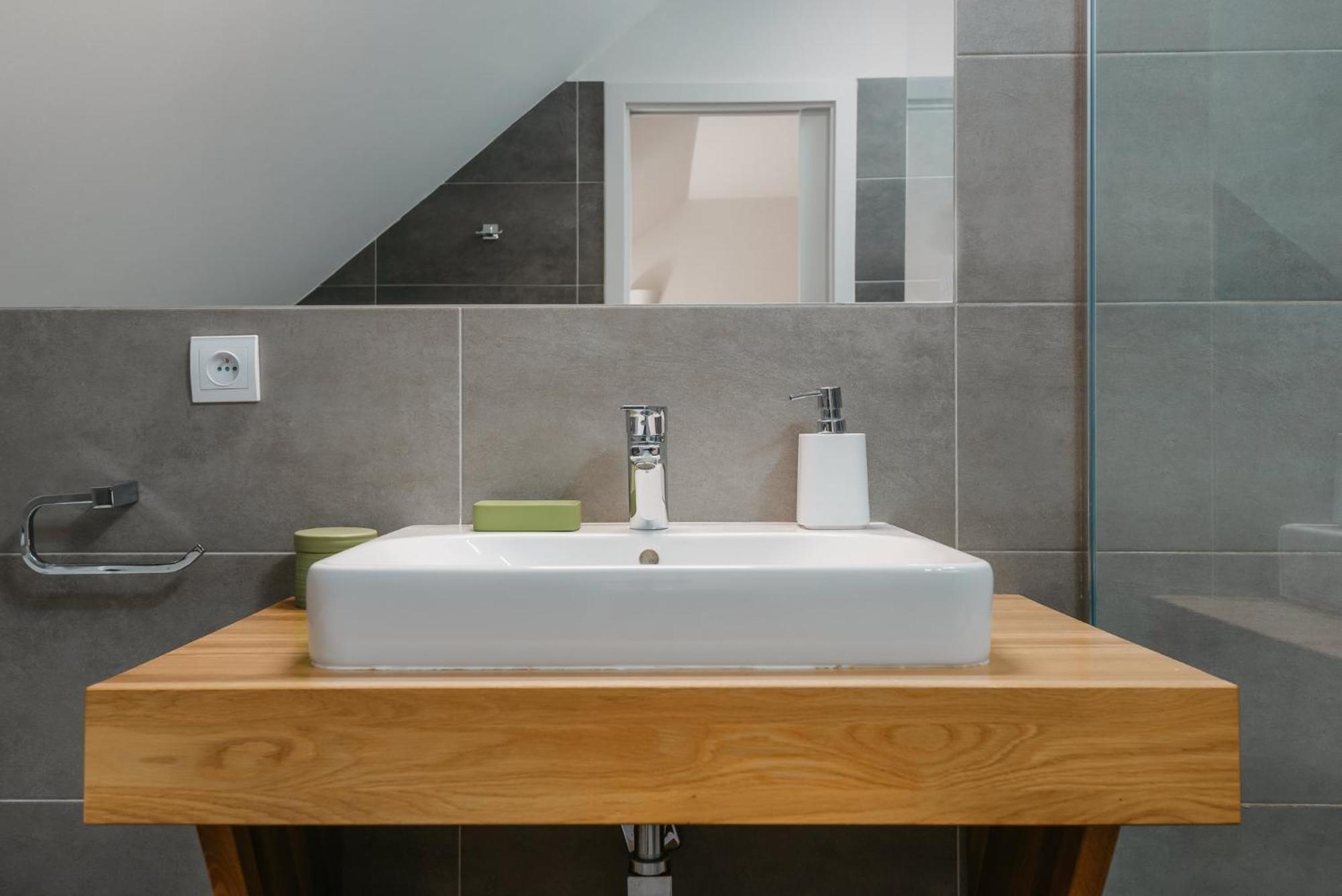 Roy 2 Bdr Apartment With Prague Castle View, Parking & Ac Buitenkant foto
