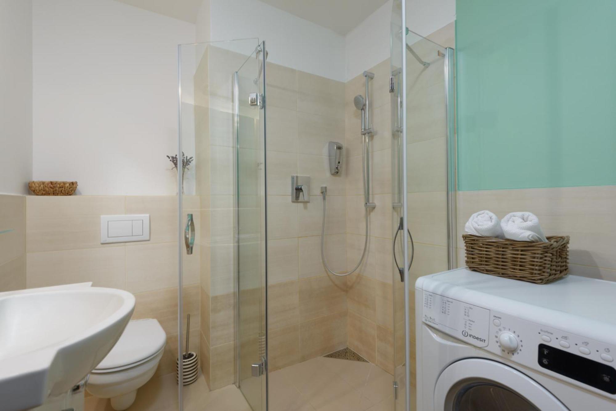 Roy 2 Bdr Apartment With Prague Castle View, Parking & Ac Buitenkant foto
