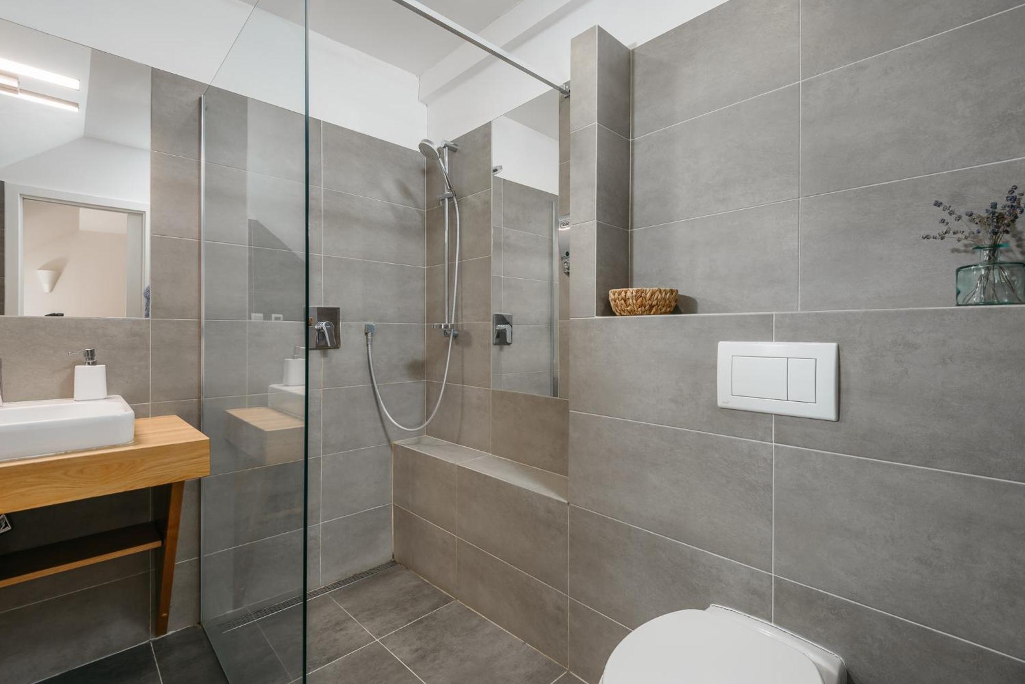 Roy 2 Bdr Apartment With Prague Castle View, Parking & Ac Buitenkant foto